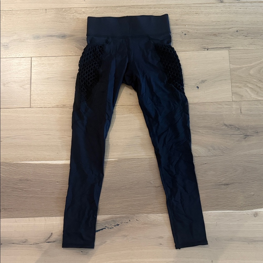 MICHI Black Textured Leggings